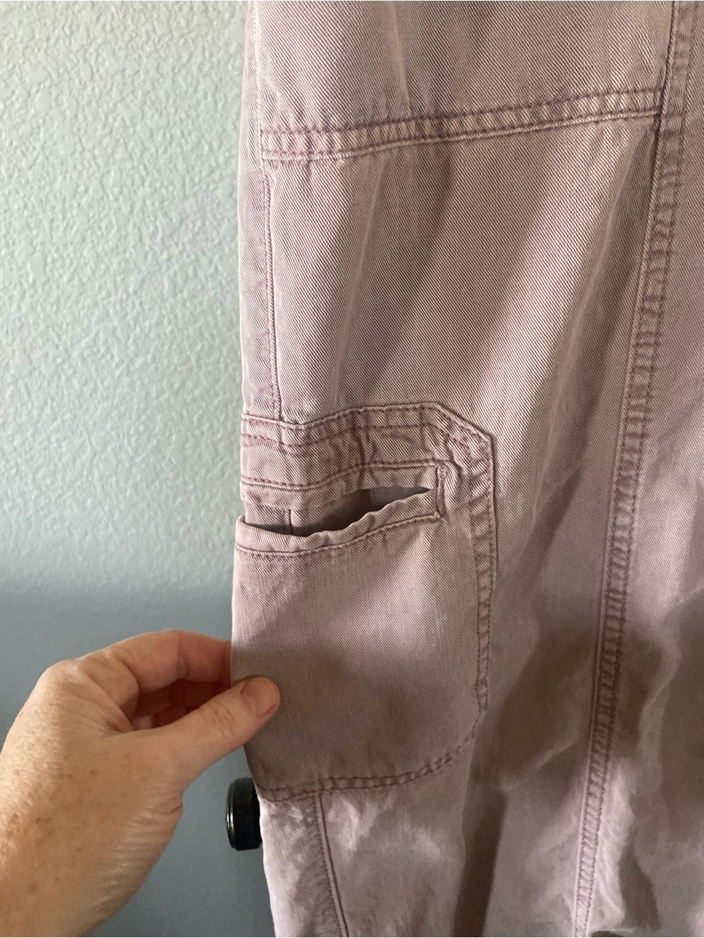 Maurices Wide-Leg Cargo Pants in Pale Mauve - Picture 3 of 10